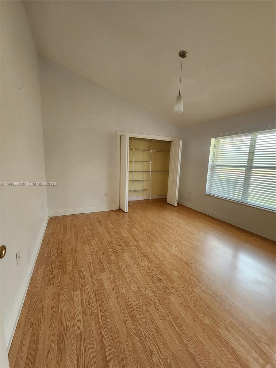 HOLLYWOOD LAKES COUNTRY C - Residential Lease