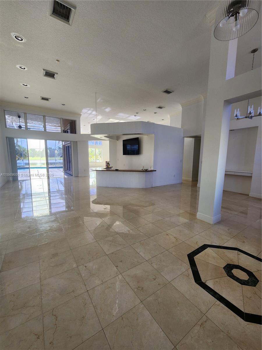 HOLLYWOOD LAKES COUNTRY C - Residential Lease