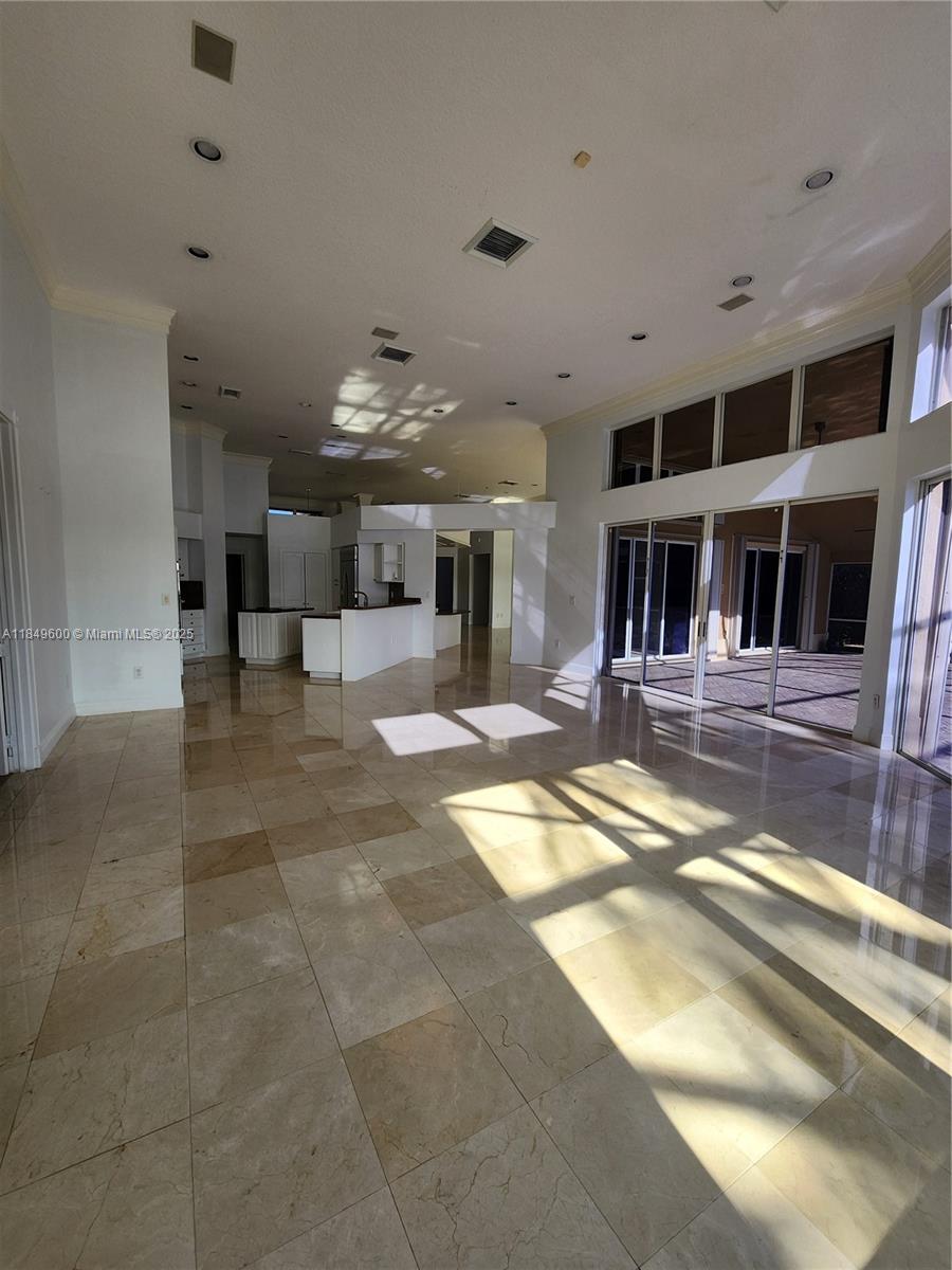 HOLLYWOOD LAKES COUNTRY C - Residential Lease