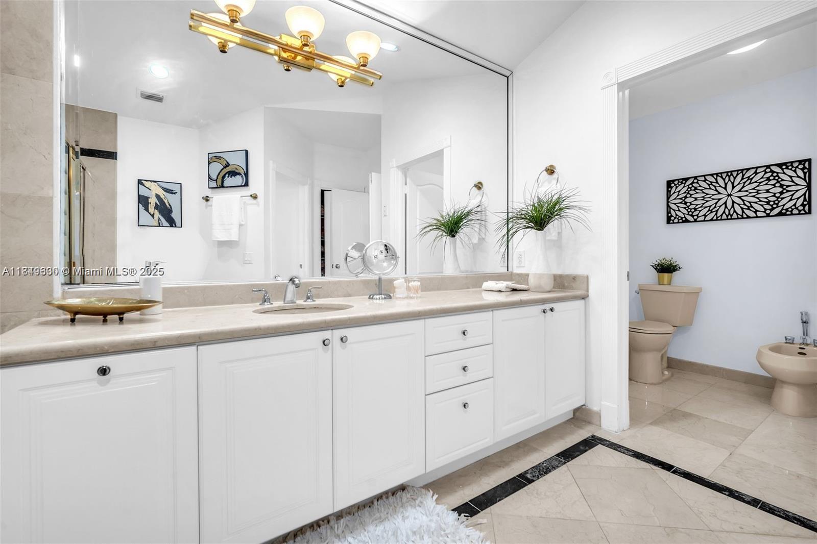 HOLLYWOOD LAKES COUNTRY C - Residential Lease