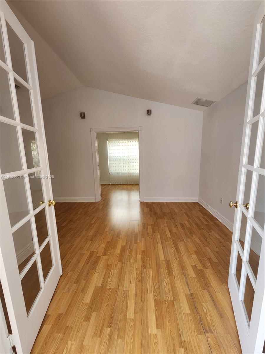 HOLLYWOOD LAKES COUNTRY C - Residential Lease