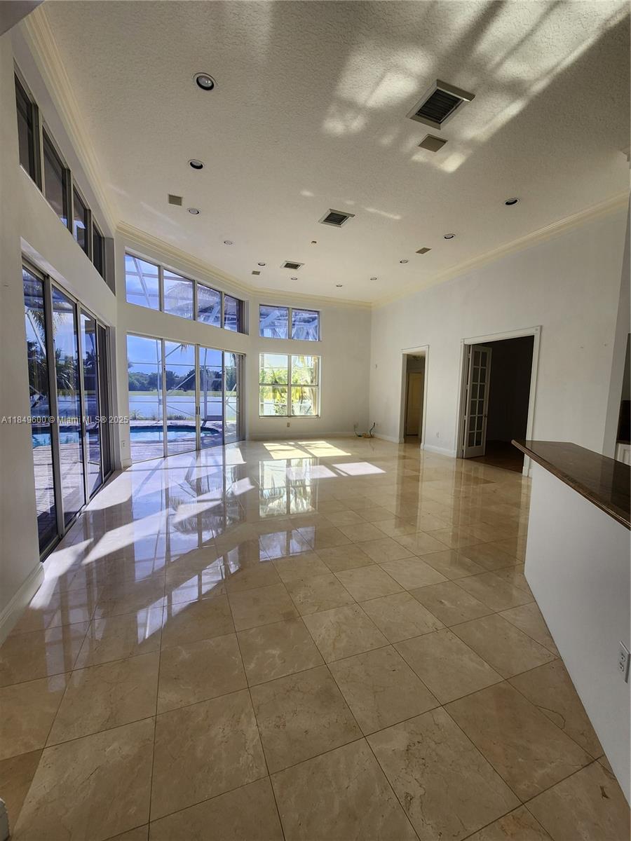 HOLLYWOOD LAKES COUNTRY C - Residential Lease