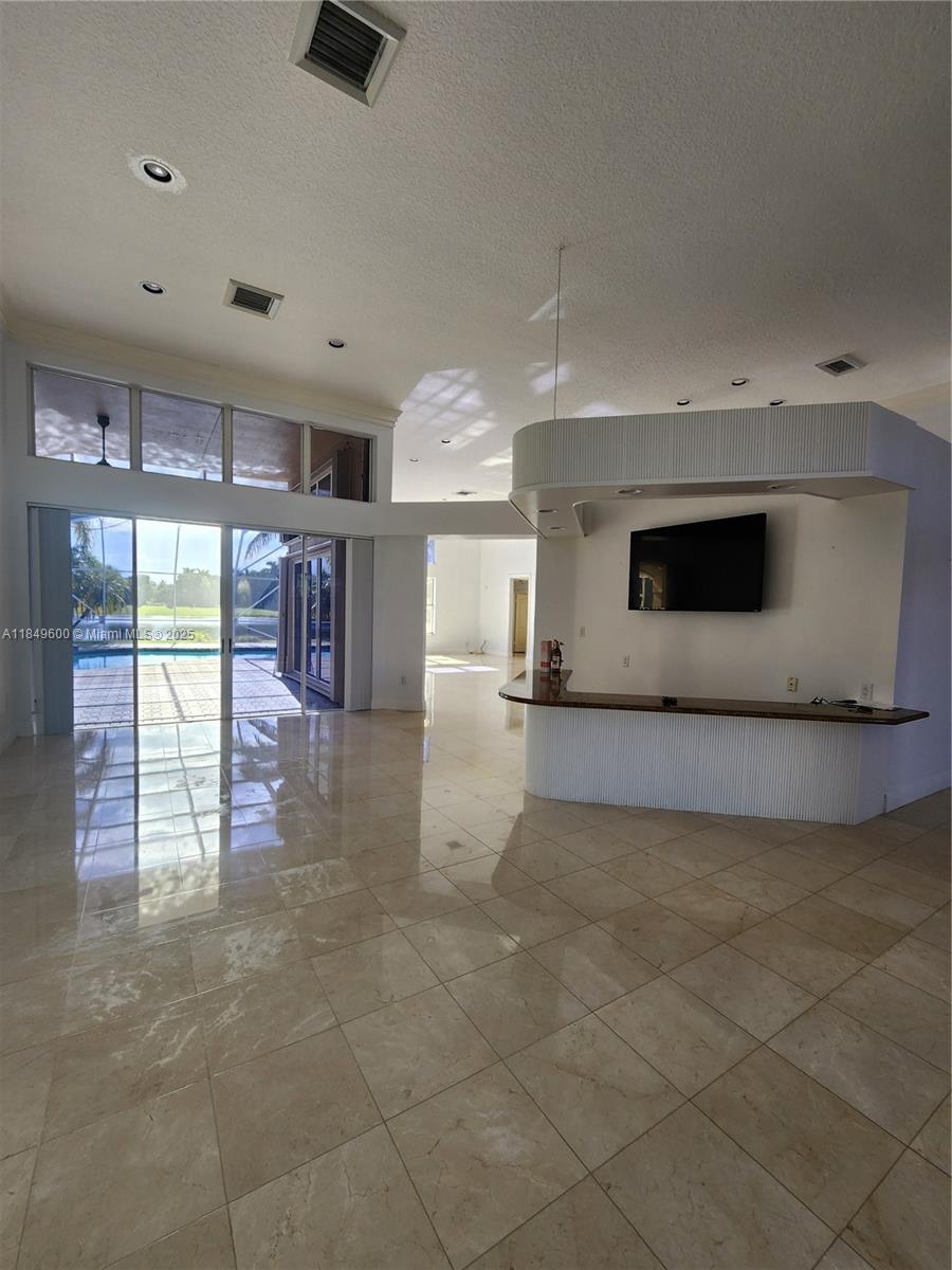 HOLLYWOOD LAKES COUNTRY C - Residential Lease