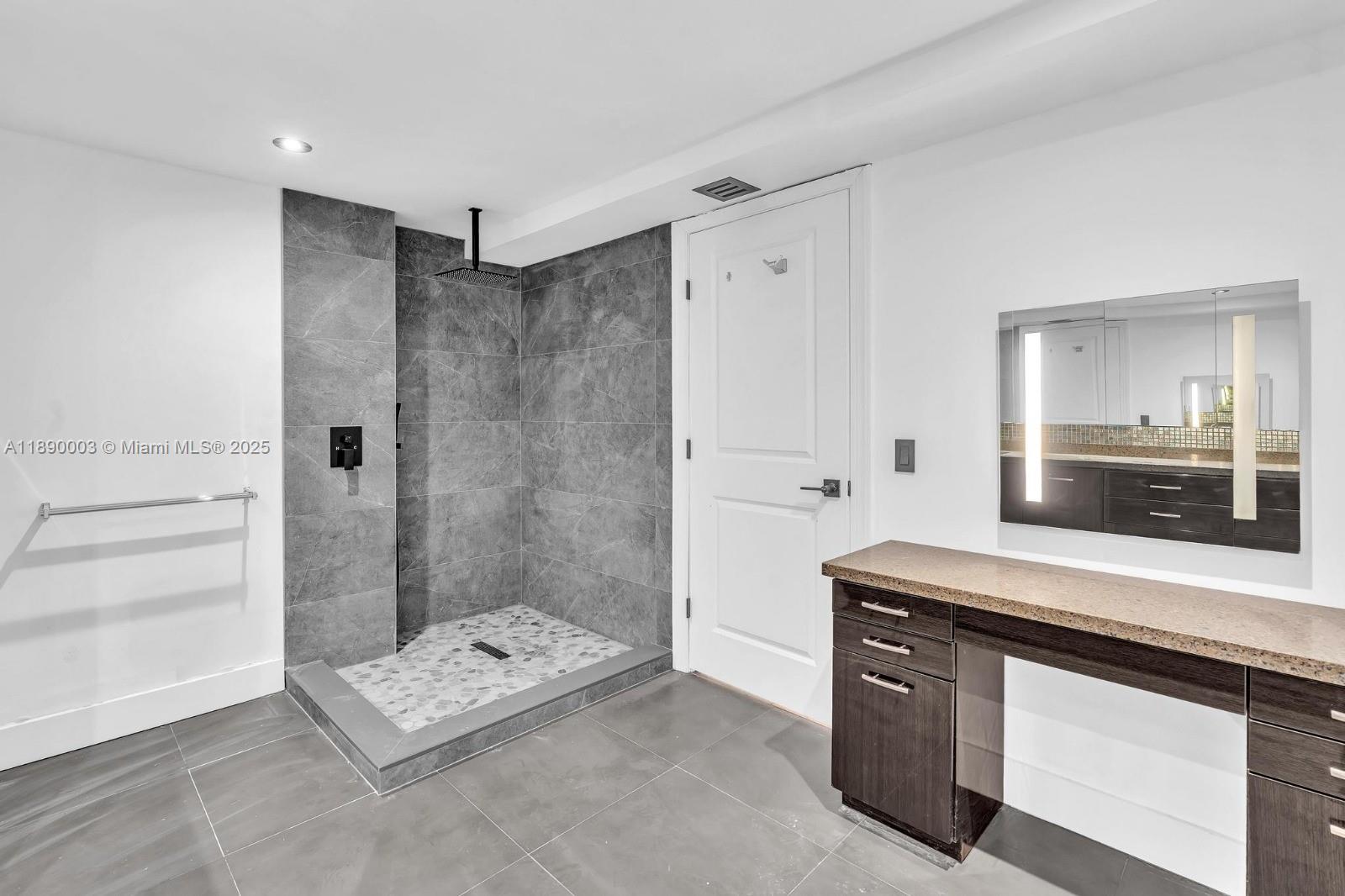 TURNBERRY TOWERS CONDO - Residential Lease