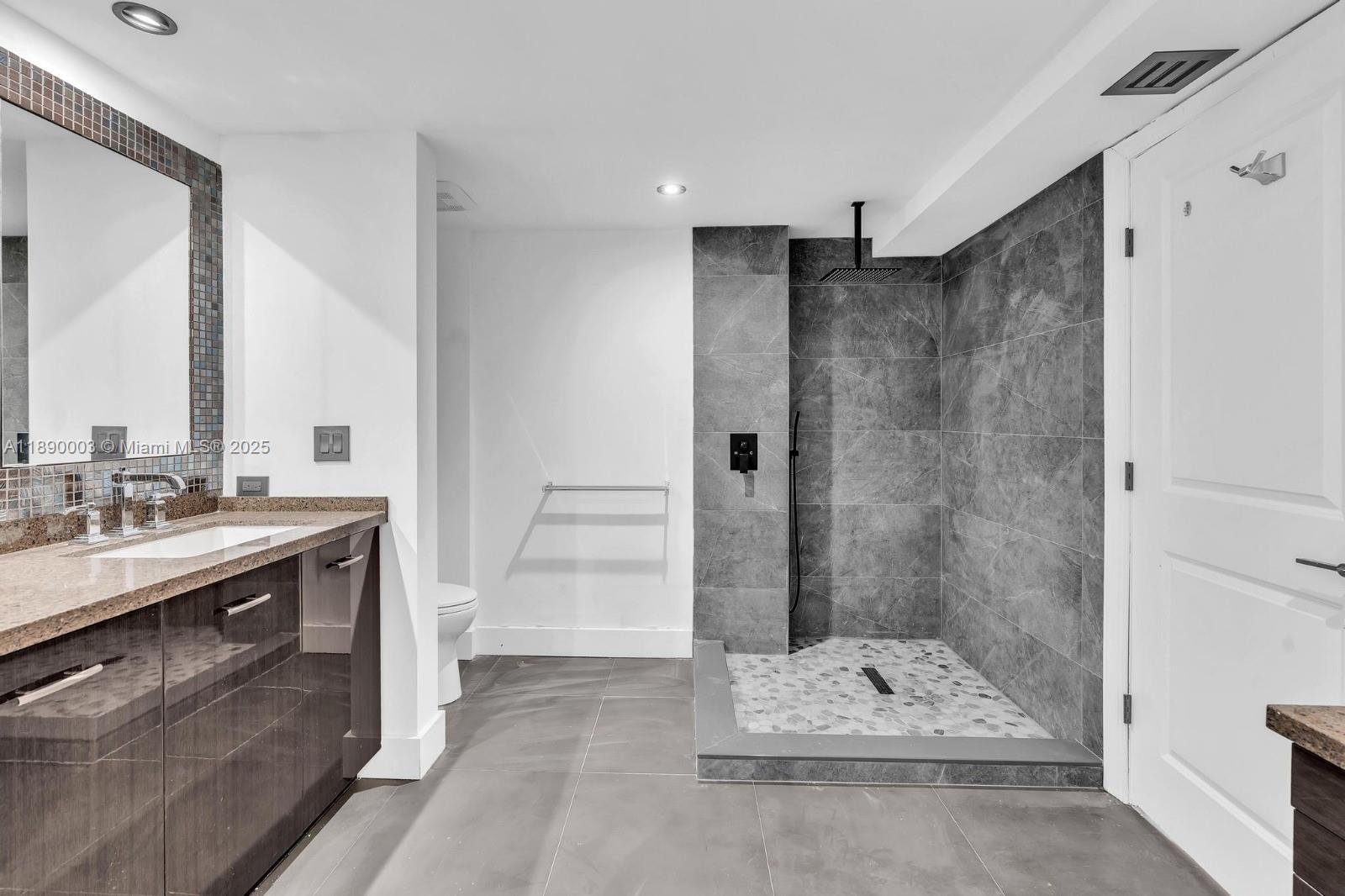 TURNBERRY TOWERS CONDO - Residential Lease