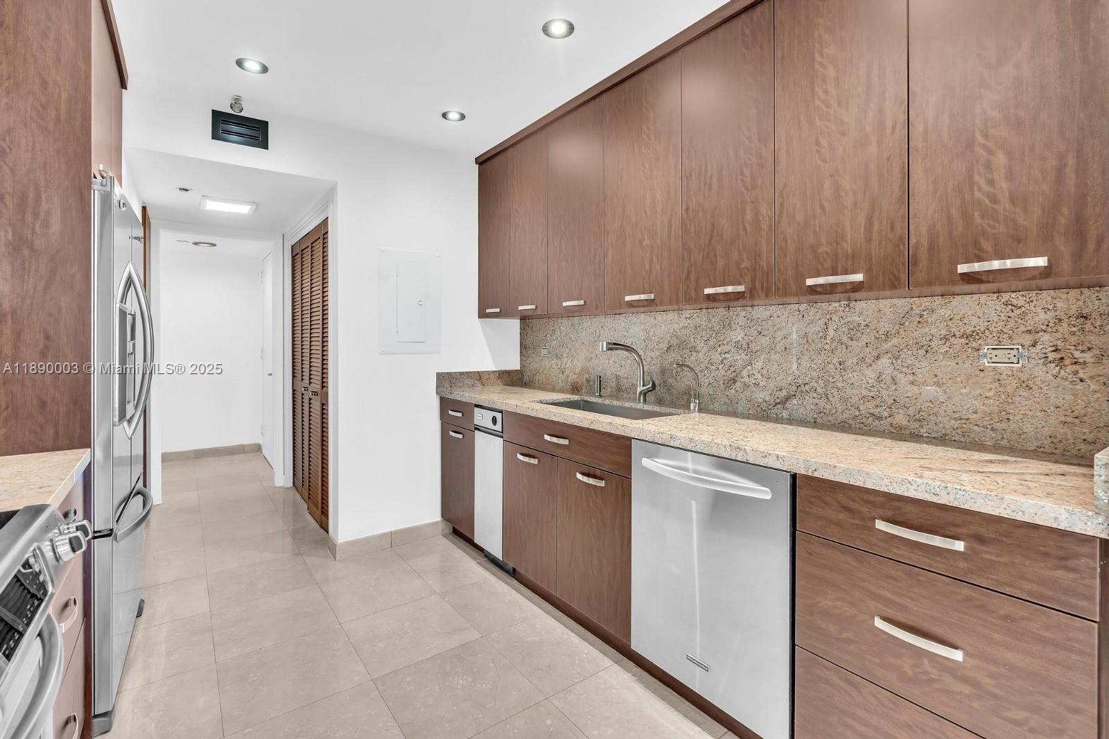 TURNBERRY TOWERS CONDO - Residential Lease