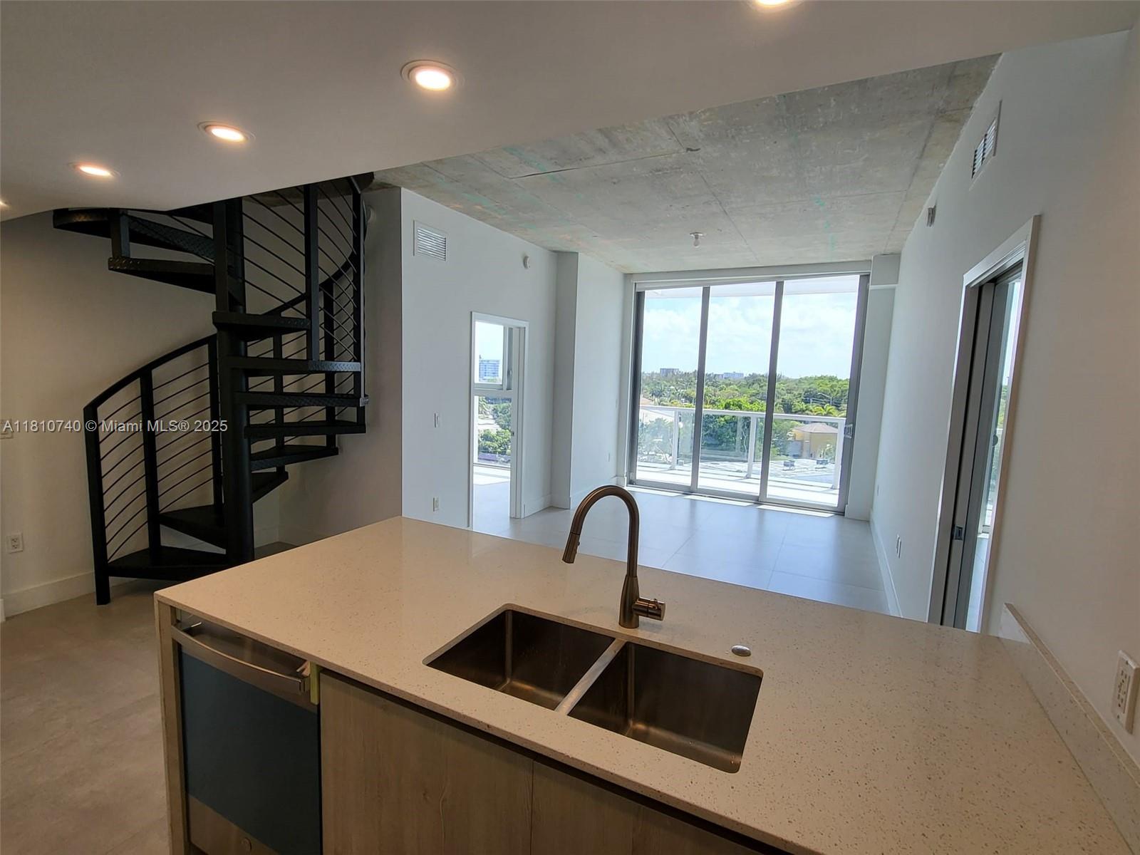 13800 Highland Dr Ph2, North Miami Beach, Miami-Dade County, Florida - 2 Bedrooms  
2 Bathrooms - 