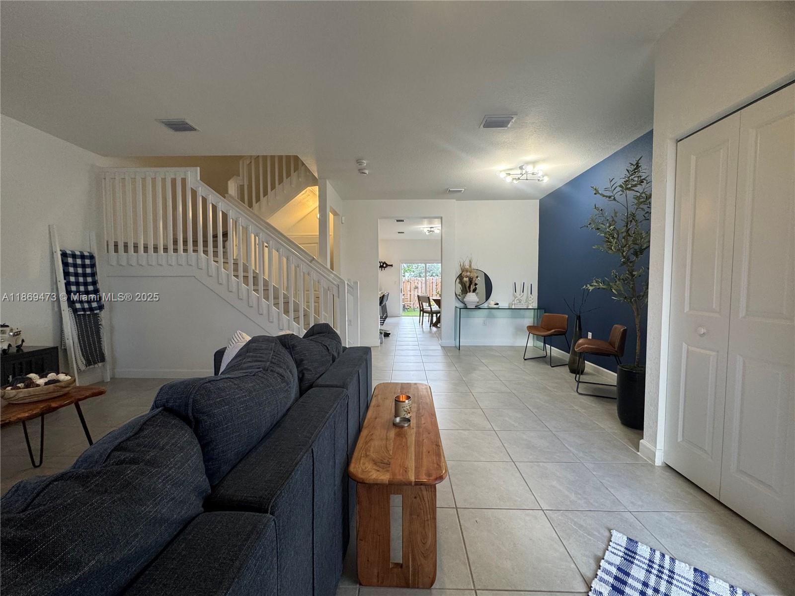 BISCAYNE ENTRADA 2ND REV - Residential