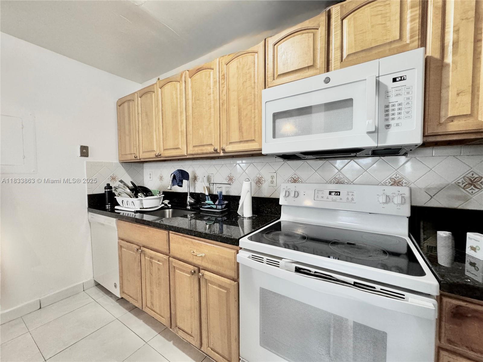 505 S Pine Island Rd 407B, Plantation, FL, 33324/$250,000 4 505 S Pine Island Rd 407B