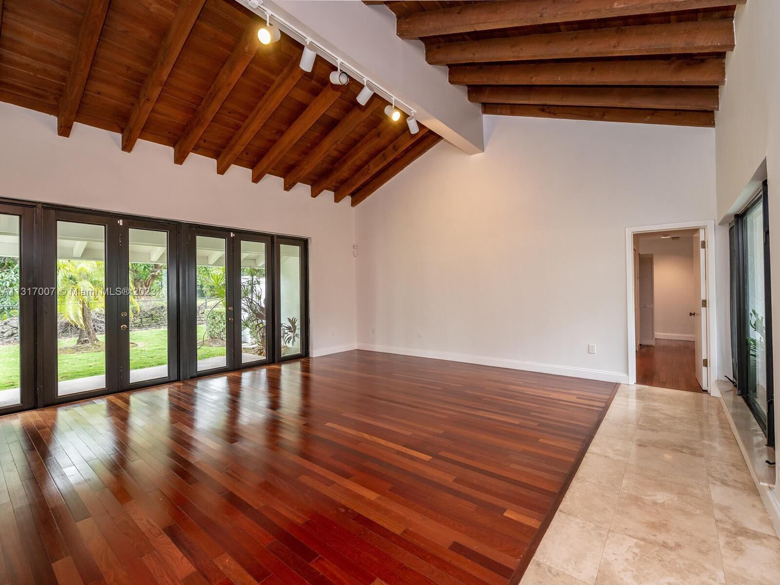 SPANISH VILLAS - Residential