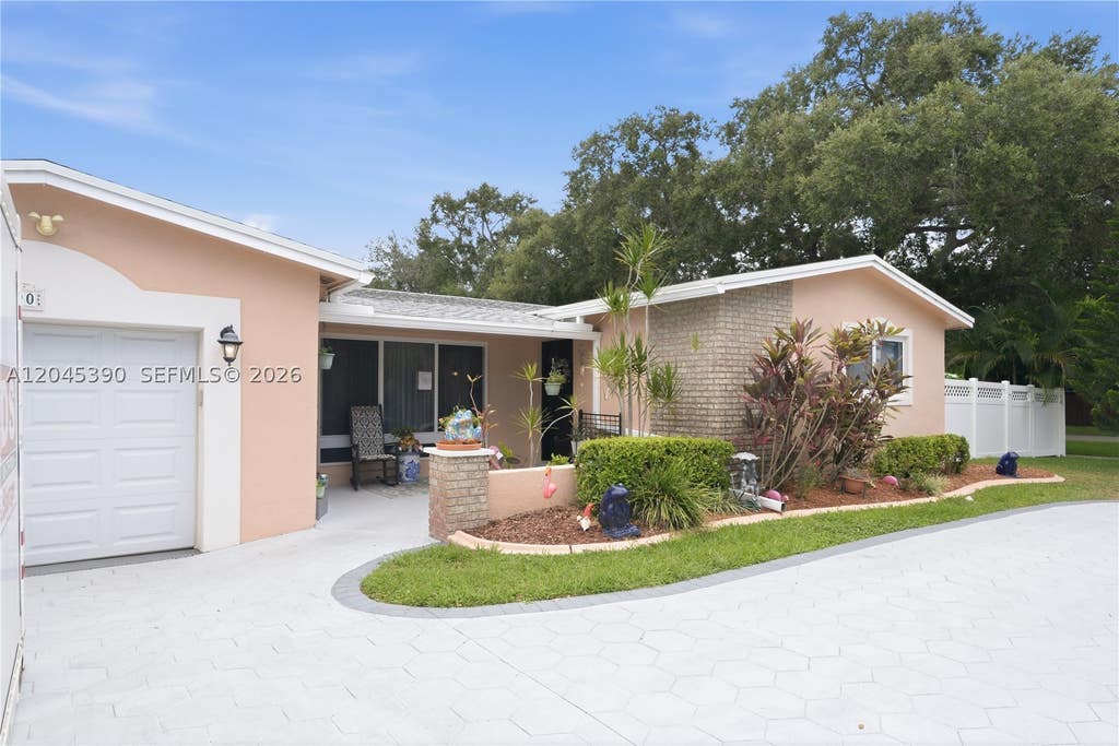 Photo of 5190 SW 89th Ave, Cooper City, FL 33328 (MLS # A12045390)