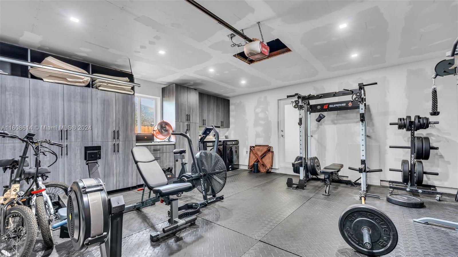 WINSTON PARK UNIT ONE - Residential