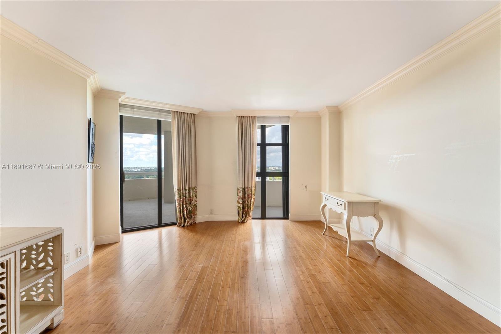 TOWERS OF QUAYSIDE CONDO - Residential