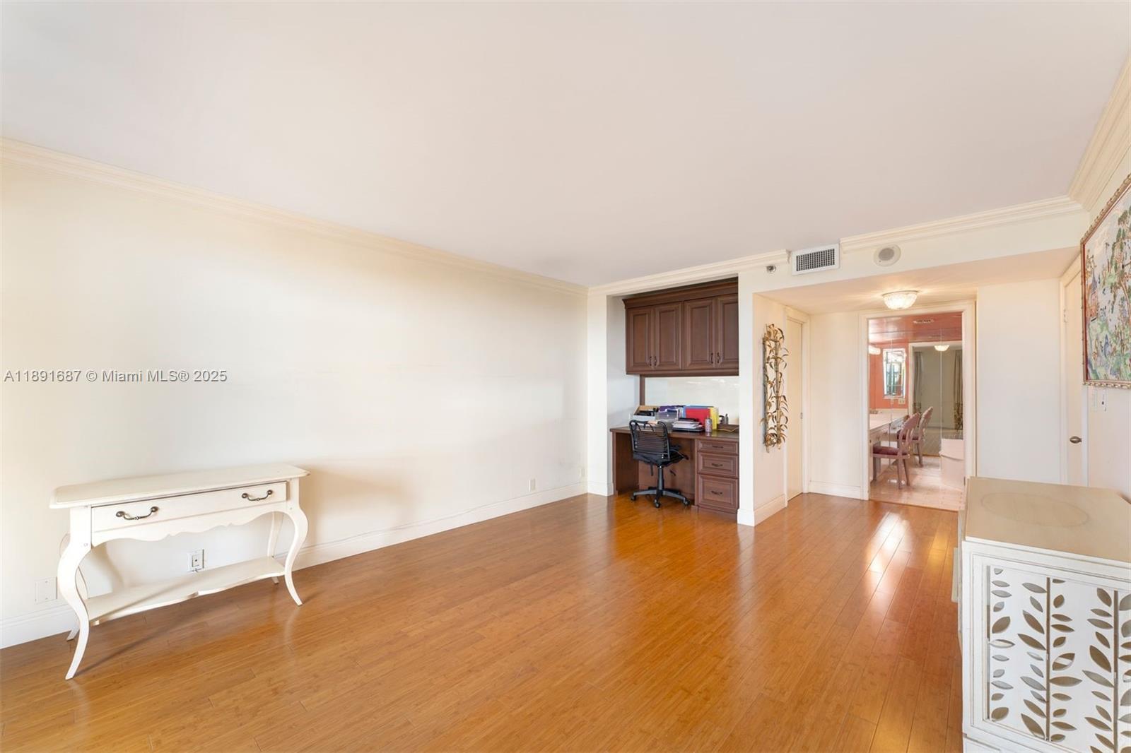 TOWERS OF QUAYSIDE CONDO - Residential