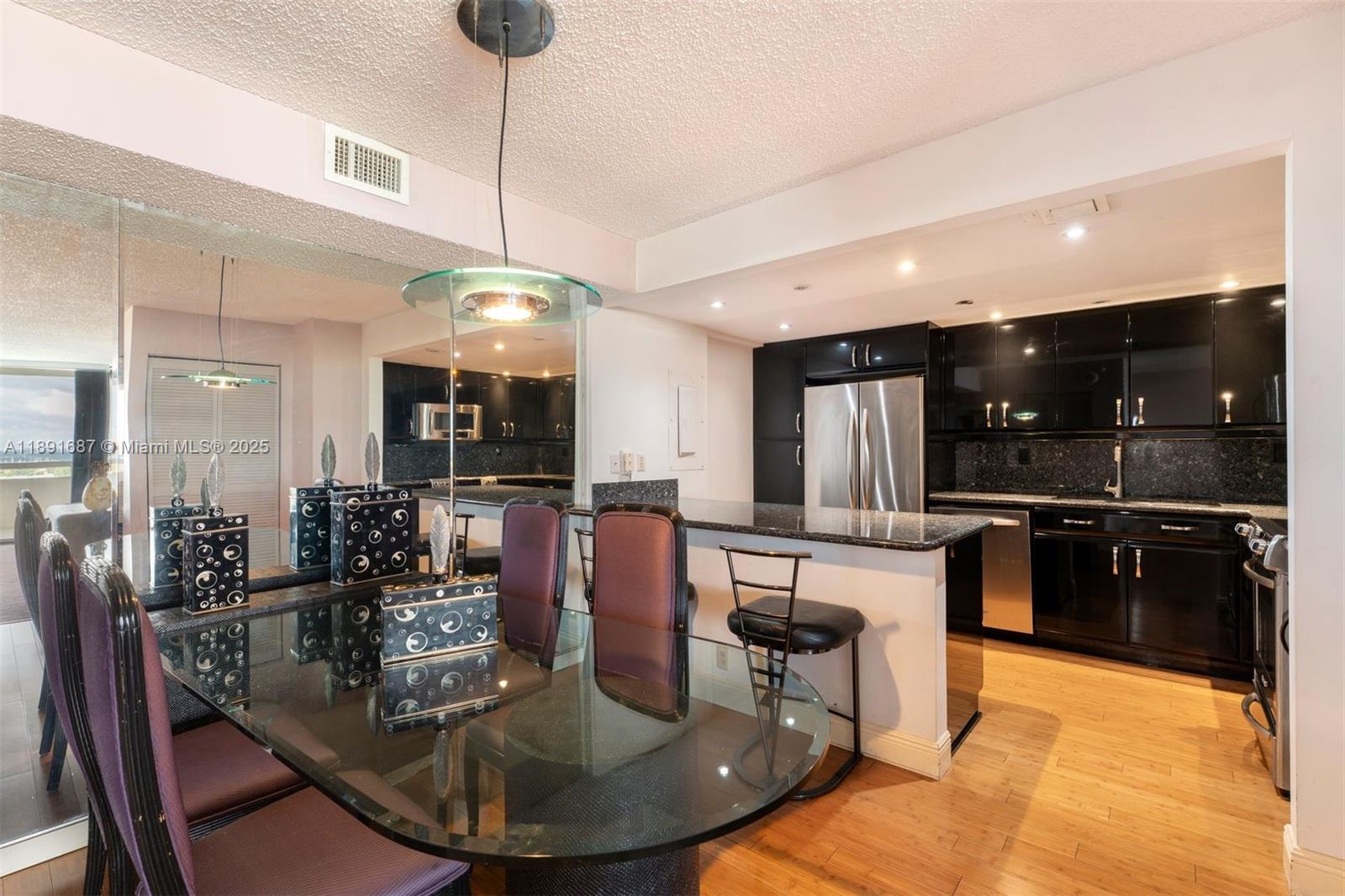 TOWERS OF QUAYSIDE CONDO - Residential