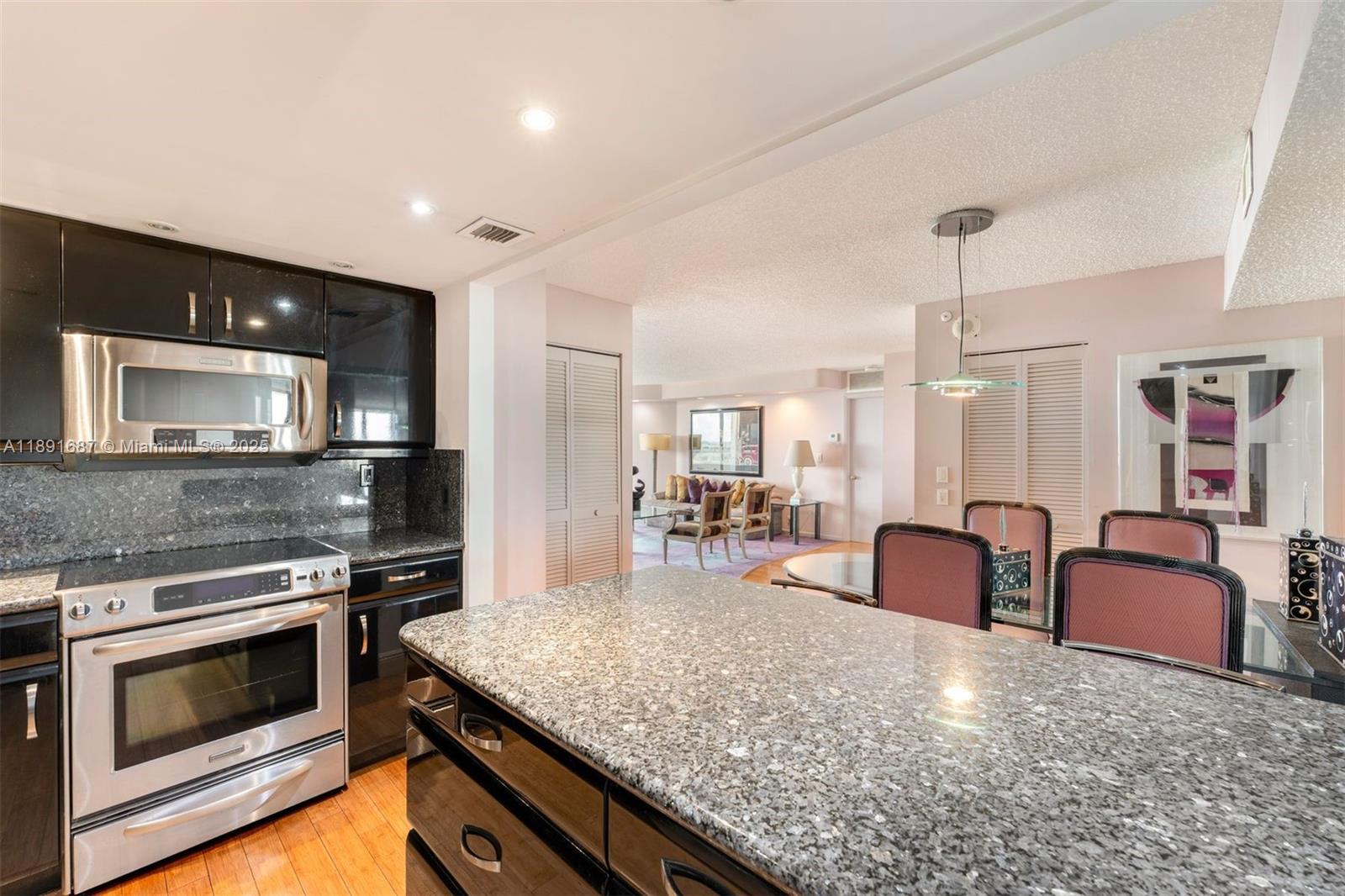 TOWERS OF QUAYSIDE CONDO - Residential