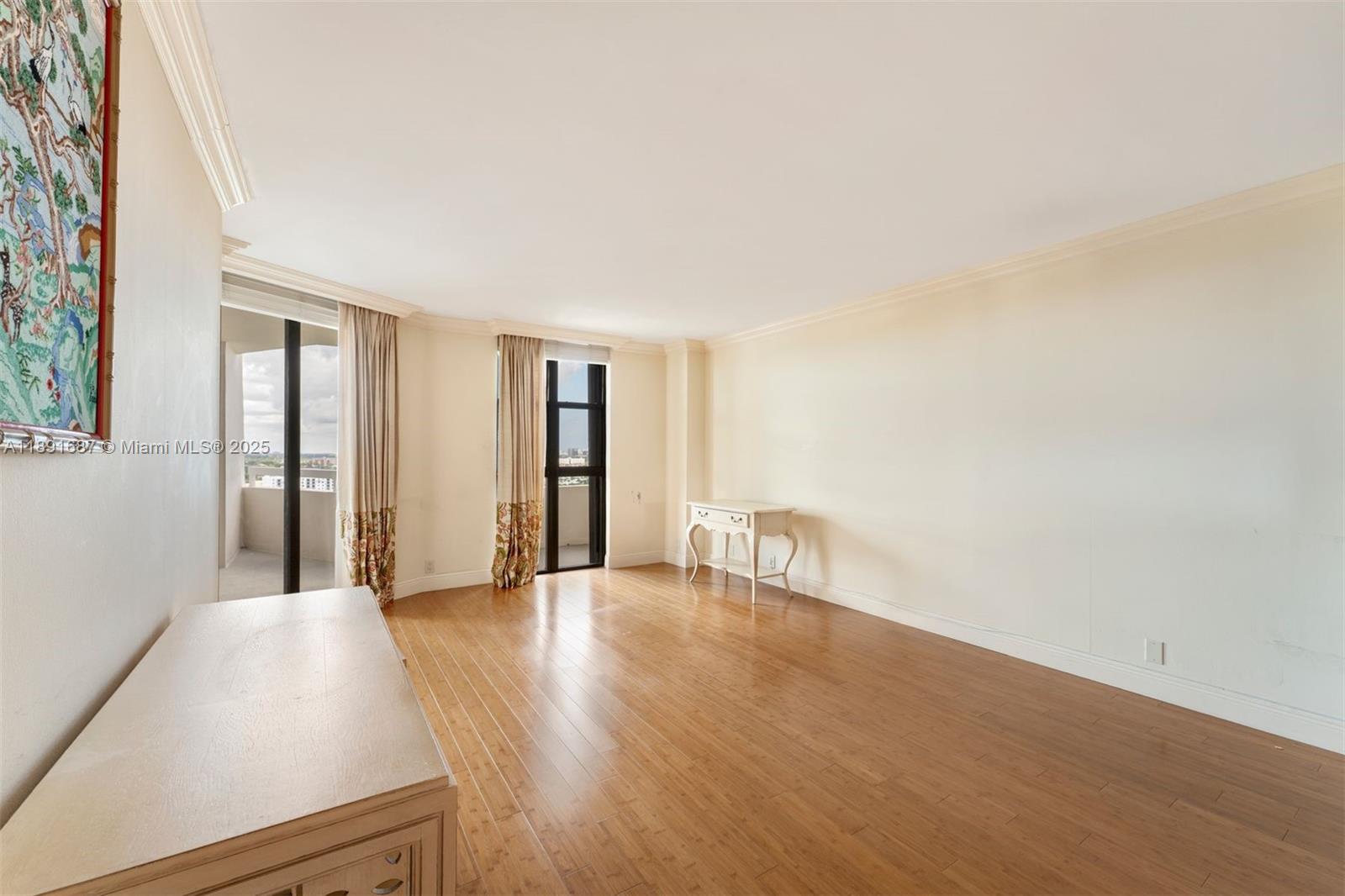 TOWERS OF QUAYSIDE CONDO - Residential