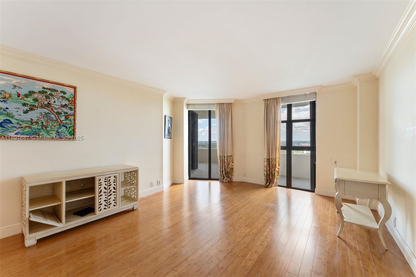 TOWERS OF QUAYSIDE CONDO - Residential