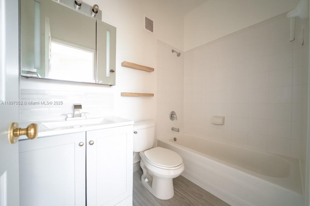 LAS BRISAS AT DORAL CONDO - Residential Lease