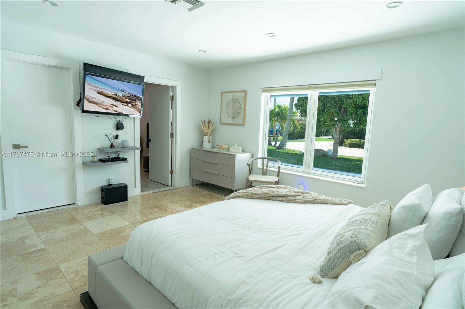 LAKE ESTATES - Residential