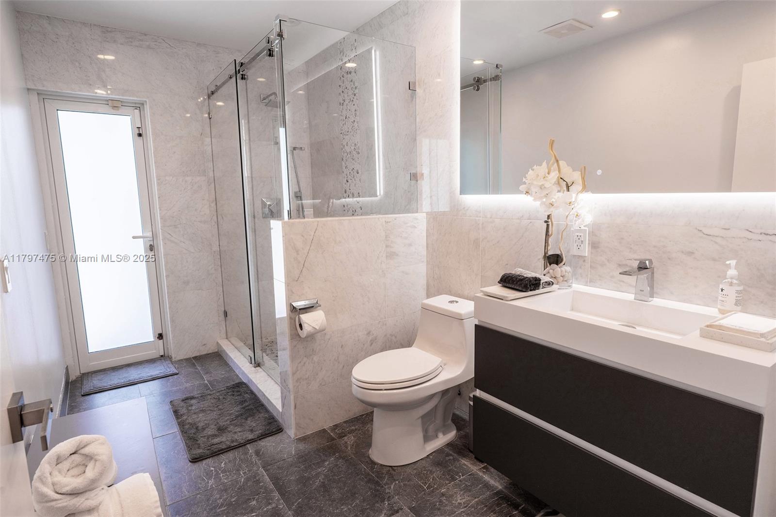 LAKE ESTATES - Residential