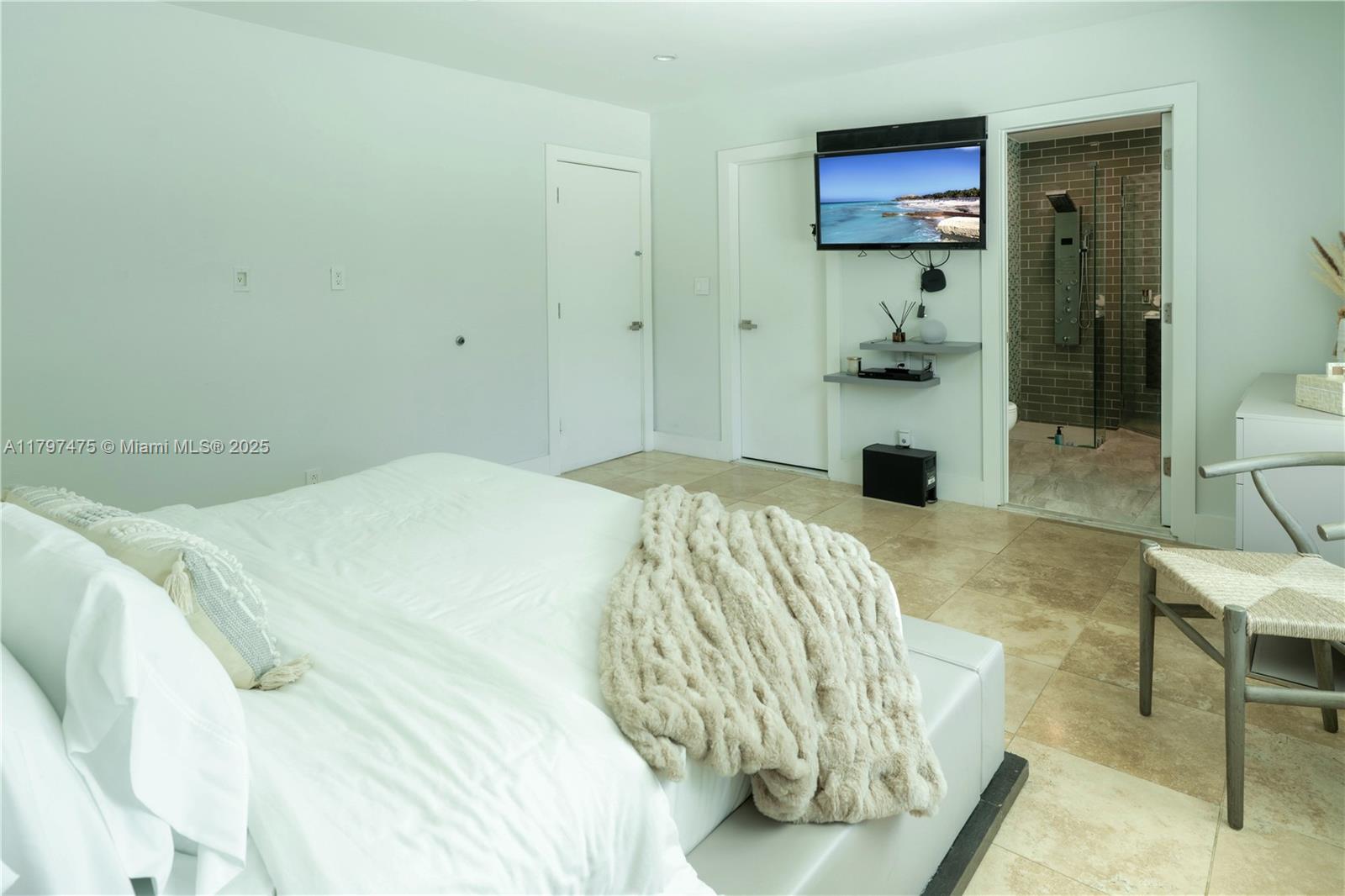 LAKE ESTATES - Residential