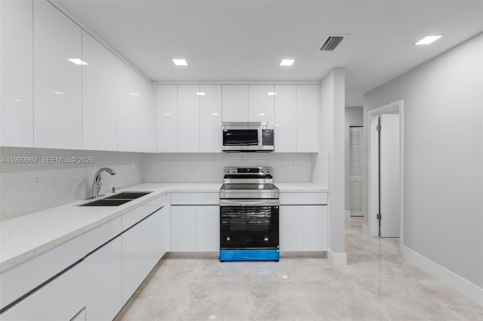 VIEW WEST CONDO PH I - Residential