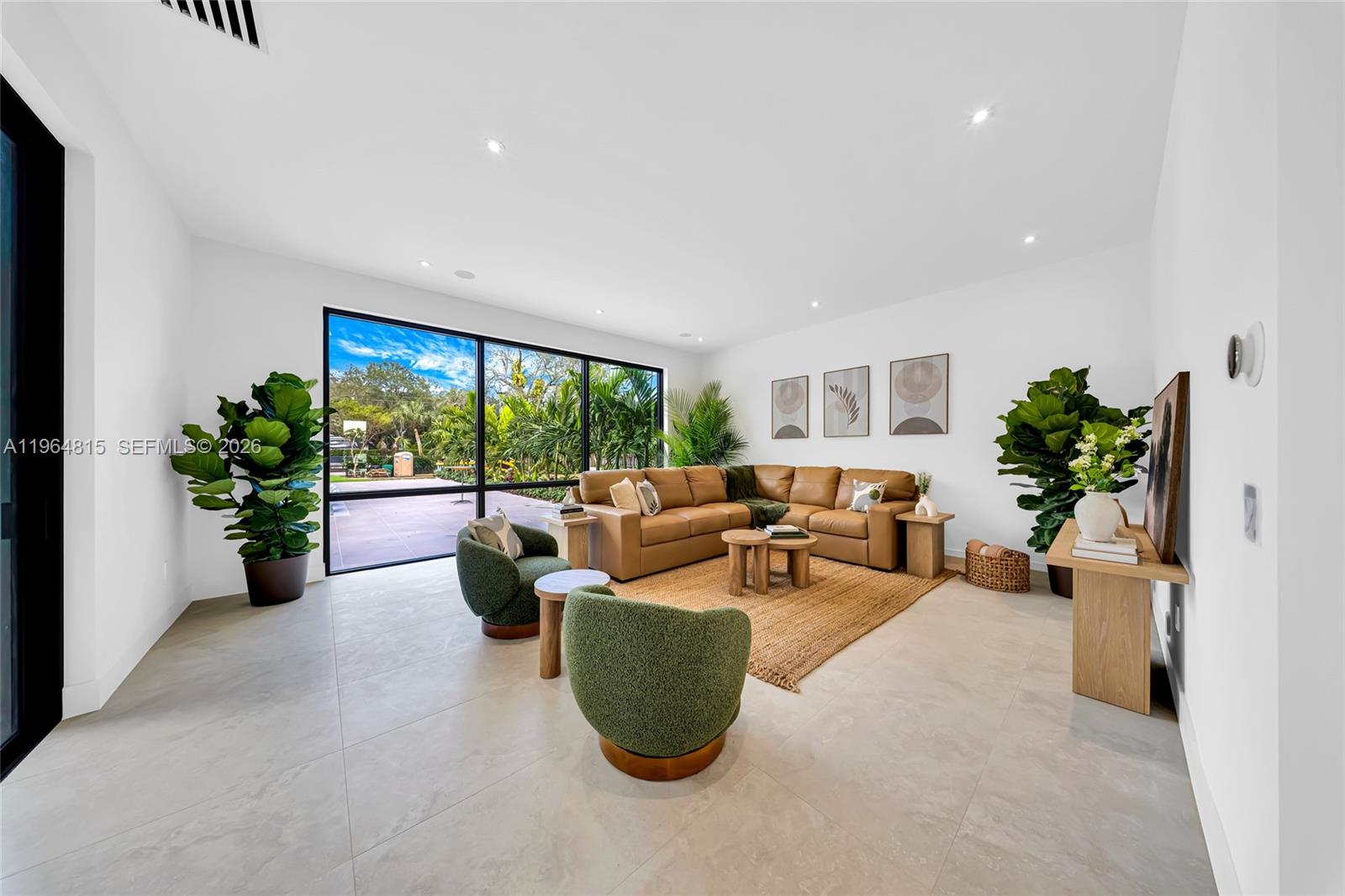 JUNELAND - Residential