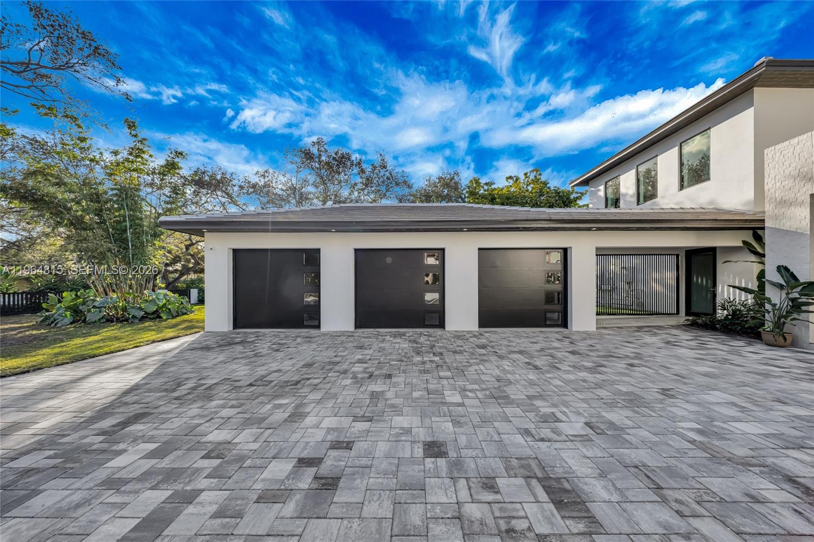 JUNELAND - Residential