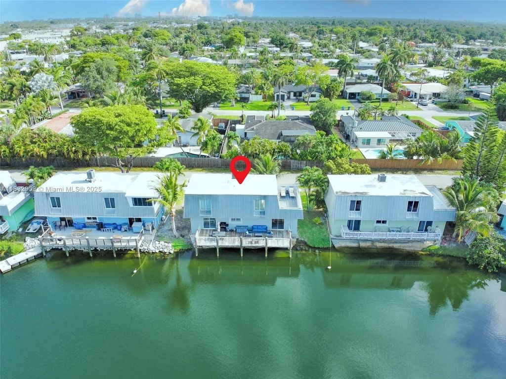 Photo of 1370 NE 40th Dr, Oakland Park, FL 33334 (MLS # A11832909)