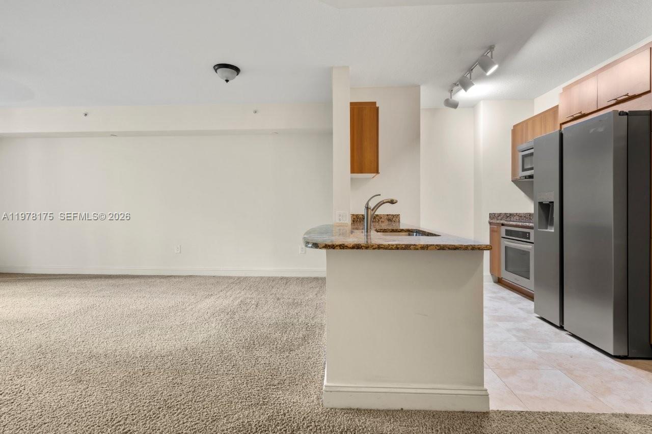 VERANDA CONDO - Residential Lease