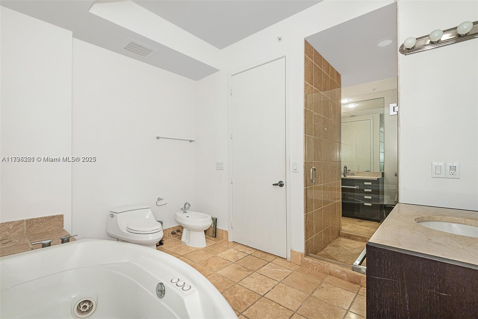 TRUMP ROYALE CONDO - Residential