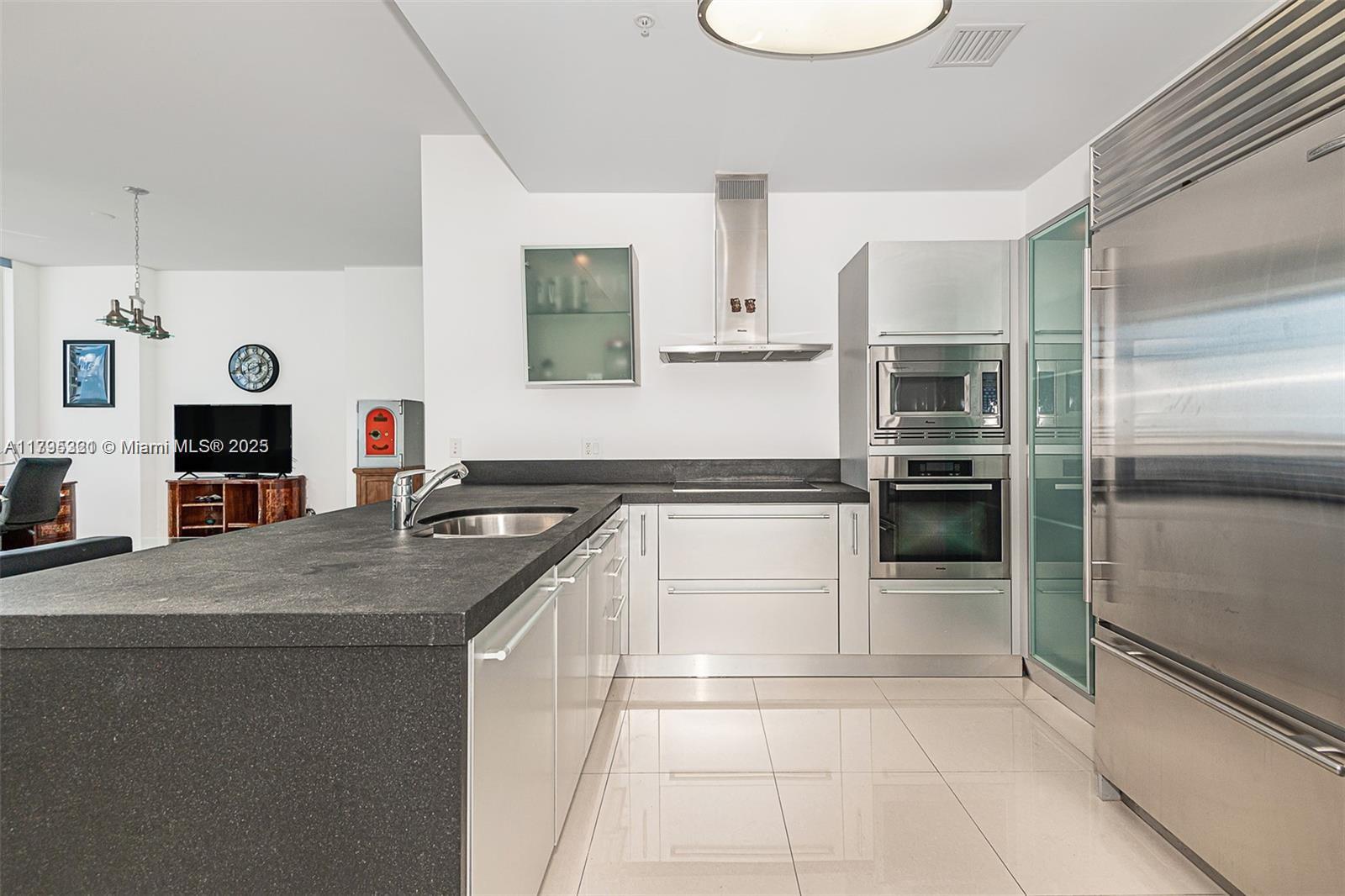 TRUMP ROYALE CONDO - Residential