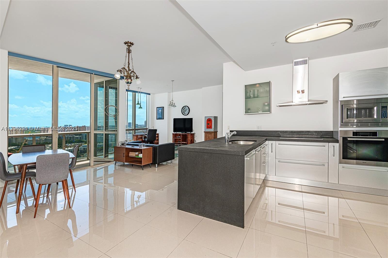 18201 Collins Ave 3405