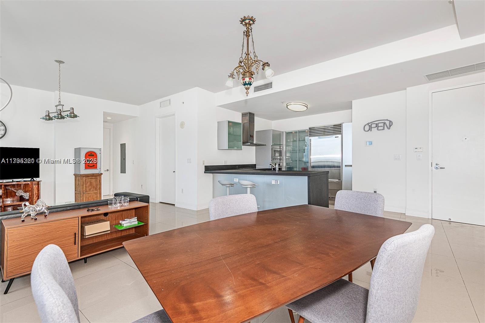 TRUMP ROYALE CONDO - Residential