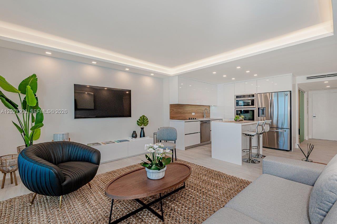 2301 Collins Ave 739