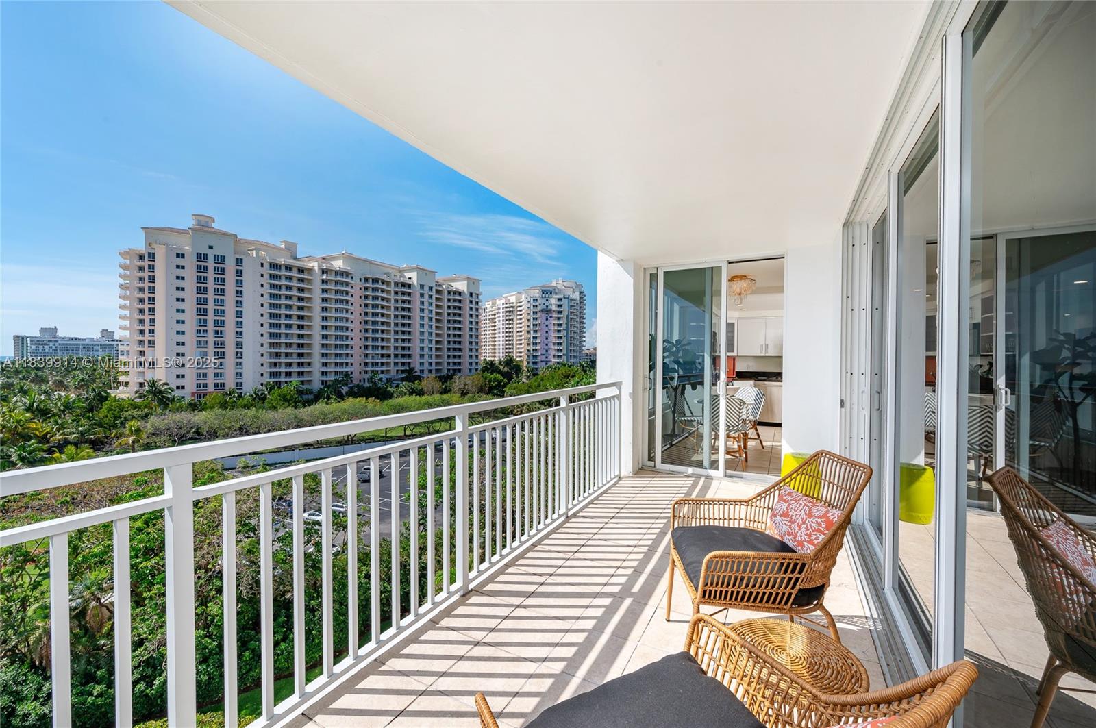 609 Ocean Dr 8G
