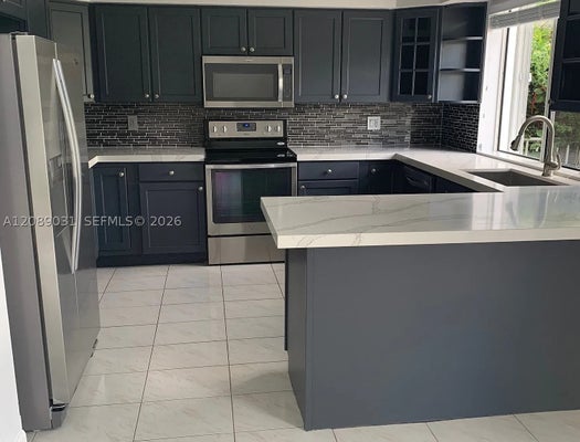 10000 NW 4TH ST, PLANTATION, FL 33324 - Image efb8ee7a8e5ac767e71d29dbf804bede/3605377482