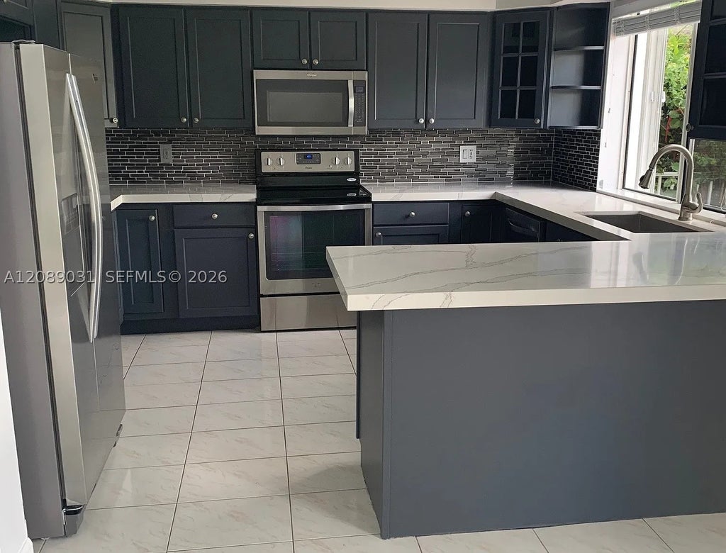 Photo of 10000 NW 4th St, Plantation, FL 33324 (MLS # A12089031)
