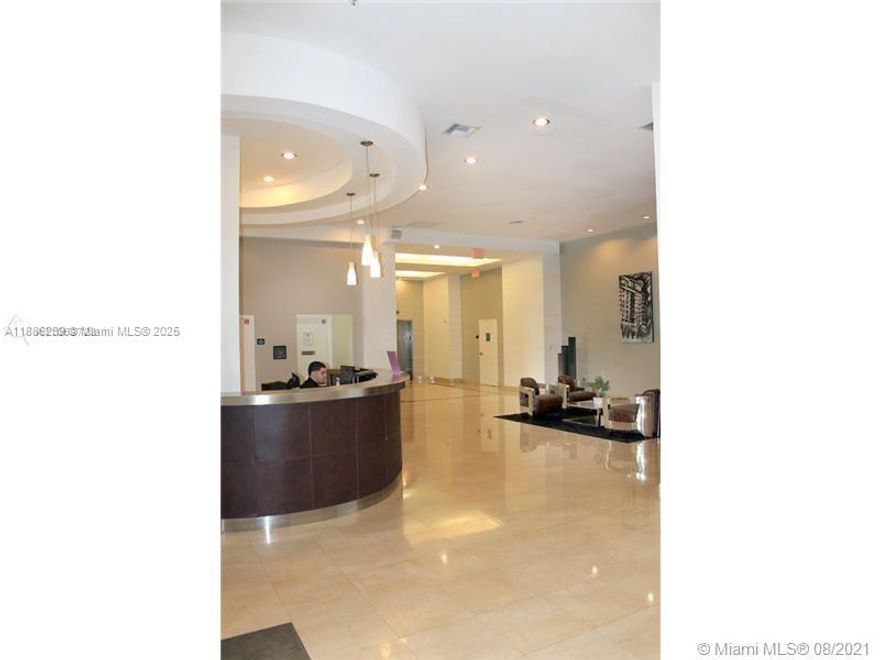 2 bedrooms, 2 bathrooms, very comfortable and in an excellent location, just 10 minutes from Brickell and Dowtown. Close to restaurants and Miami International Airport.