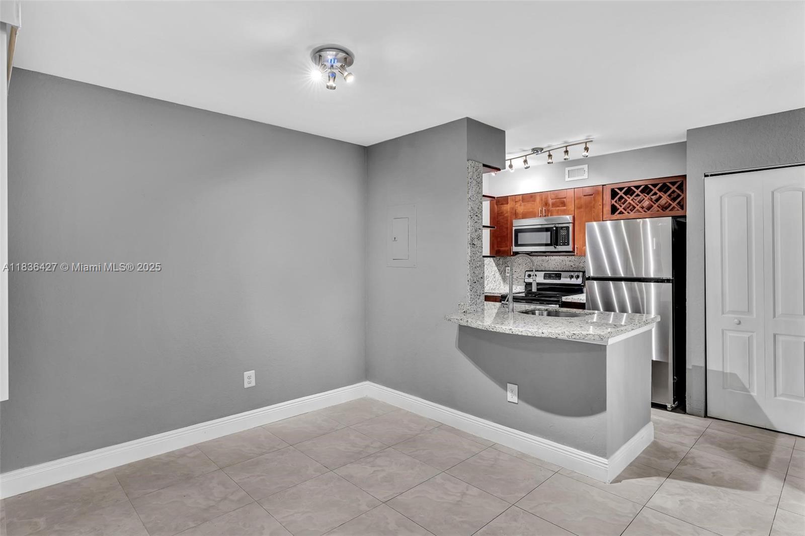2880 N Oakland Forest Dr 213