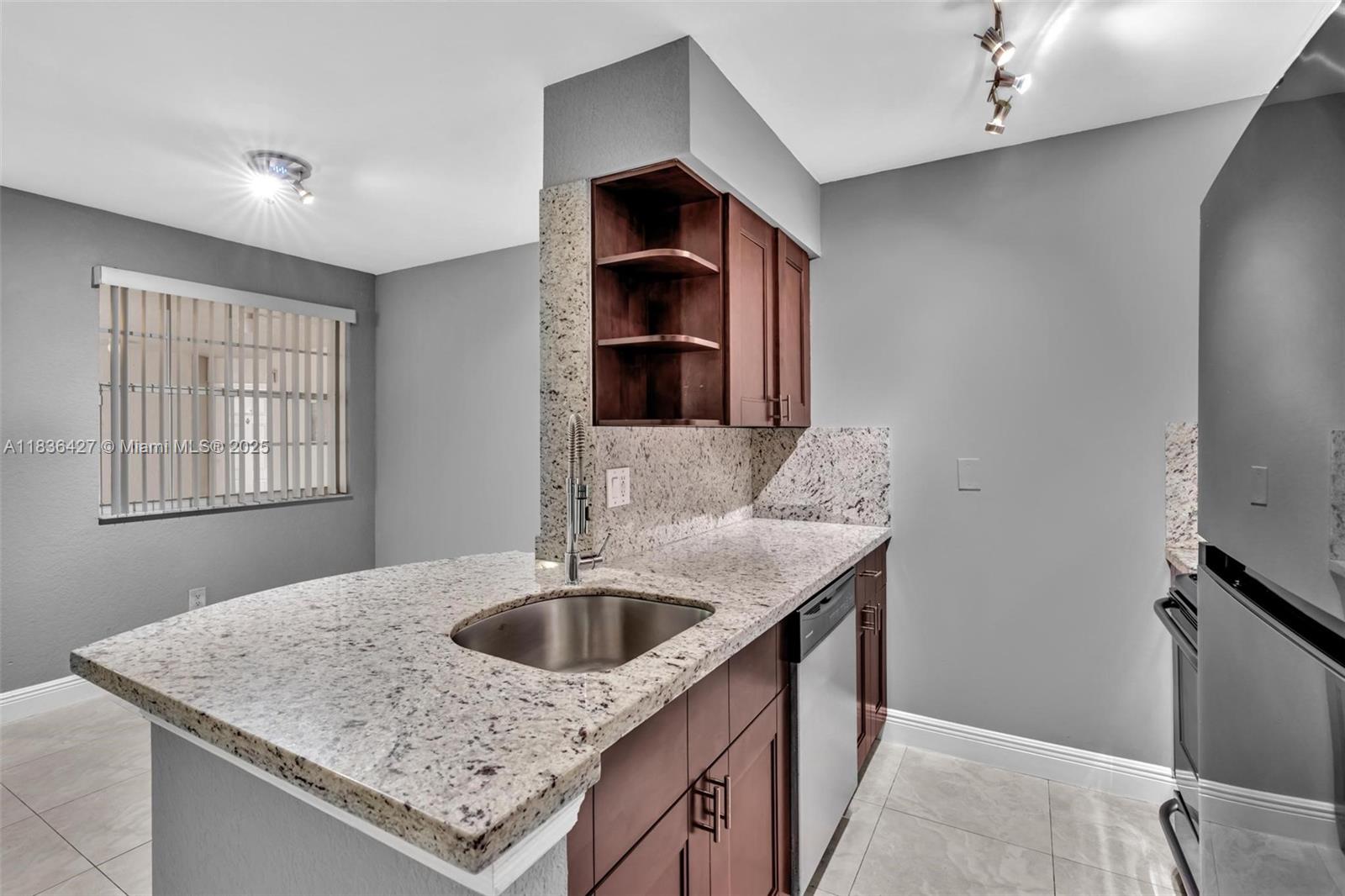 Fully upgraded 1 bedroom condo at Lakeview Club. Washer and Dryer inside! 24 hour association approvals! Available Immediately. Outstanding amenities include roving security 7 nights per week, fitness center, 3 pools, 2 hot tubs, billiards room, EV Charging Stations, Car Care Center and mile long walking path