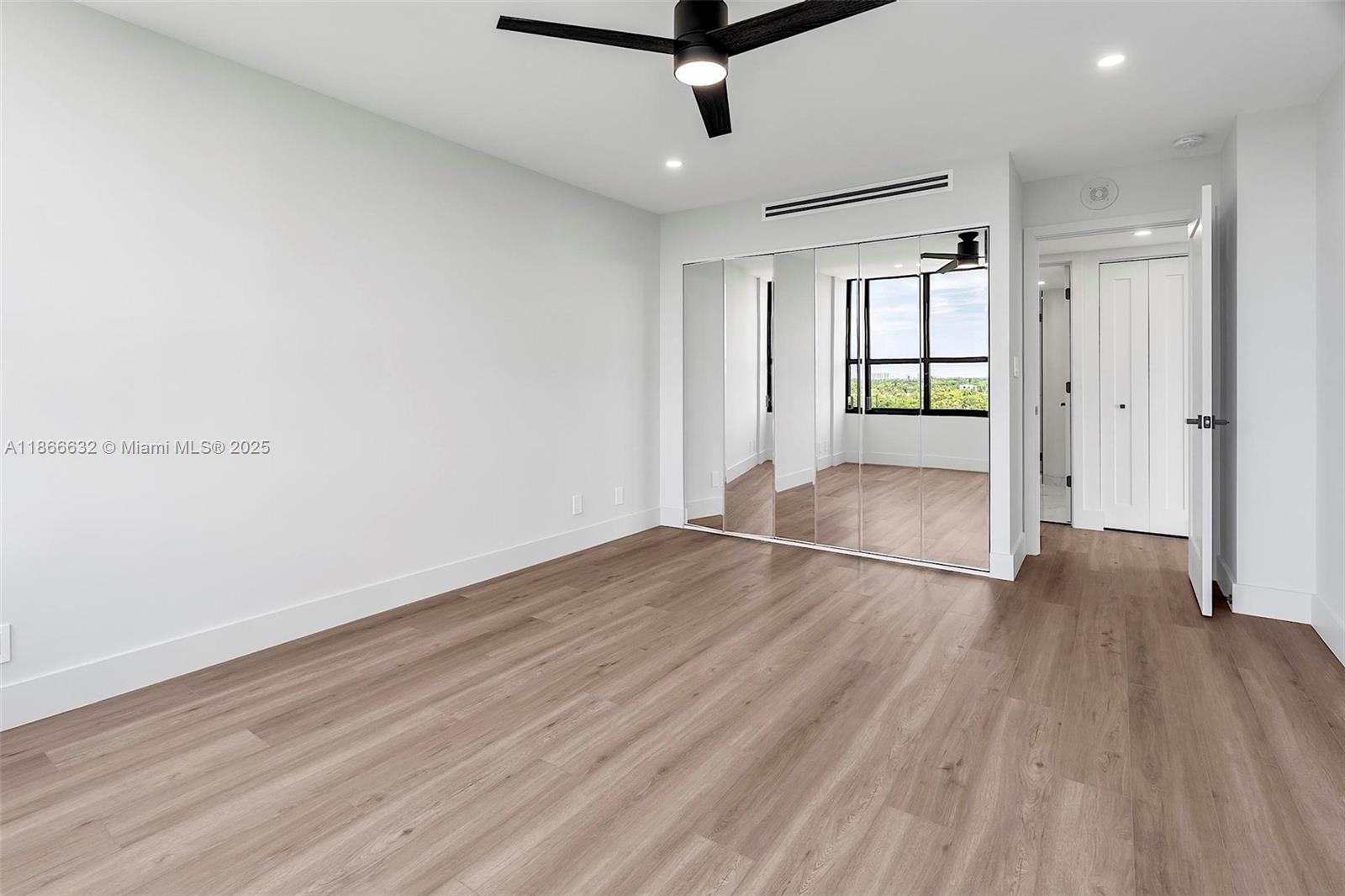 THE PALM BAY YACHT CLUB C - Residential