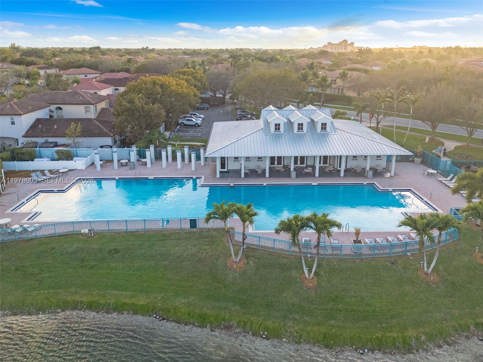 PORTOFINO PALMS - Residential