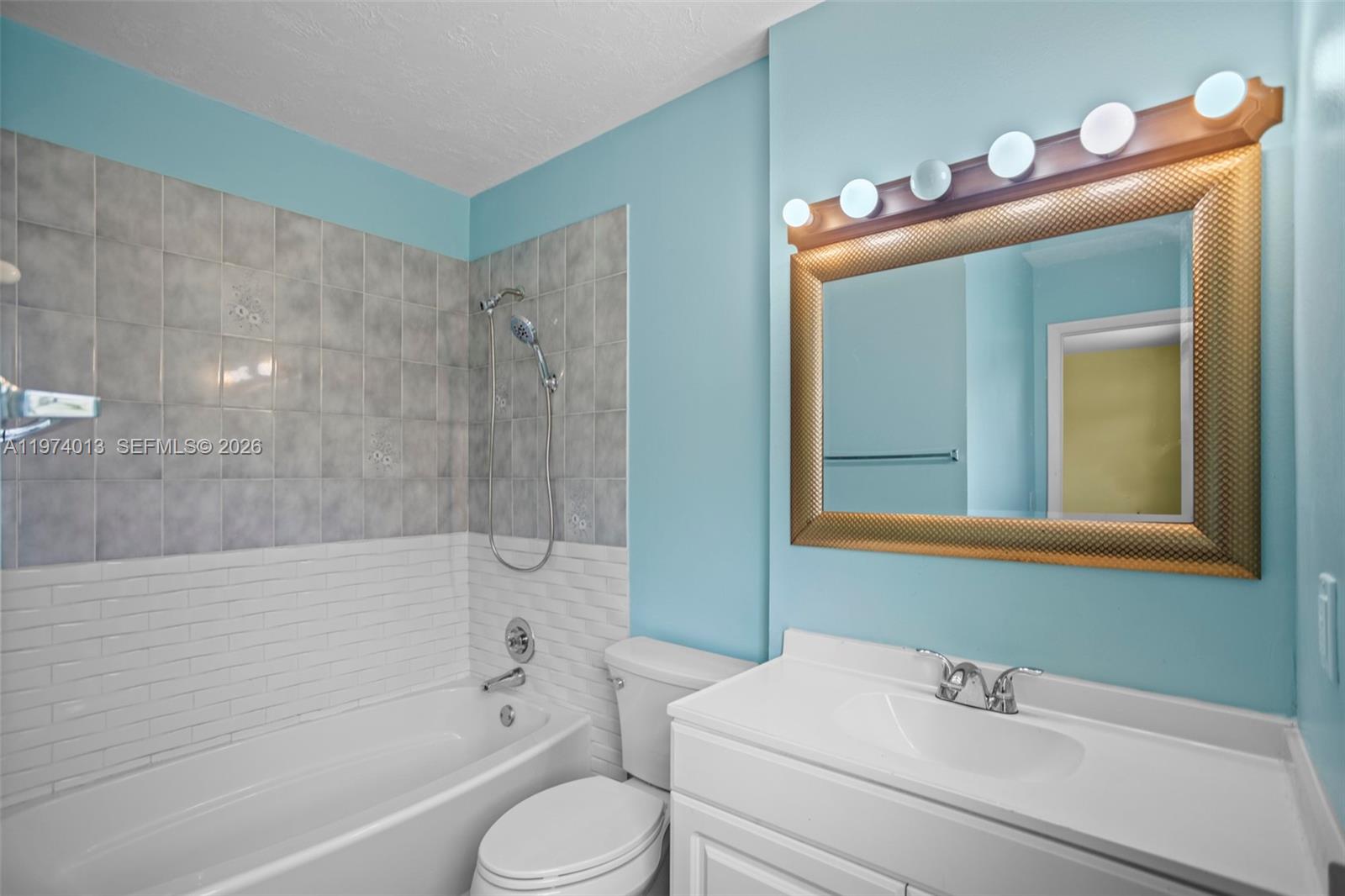 FLAMINGO GARDENS PHASE FO - Residential