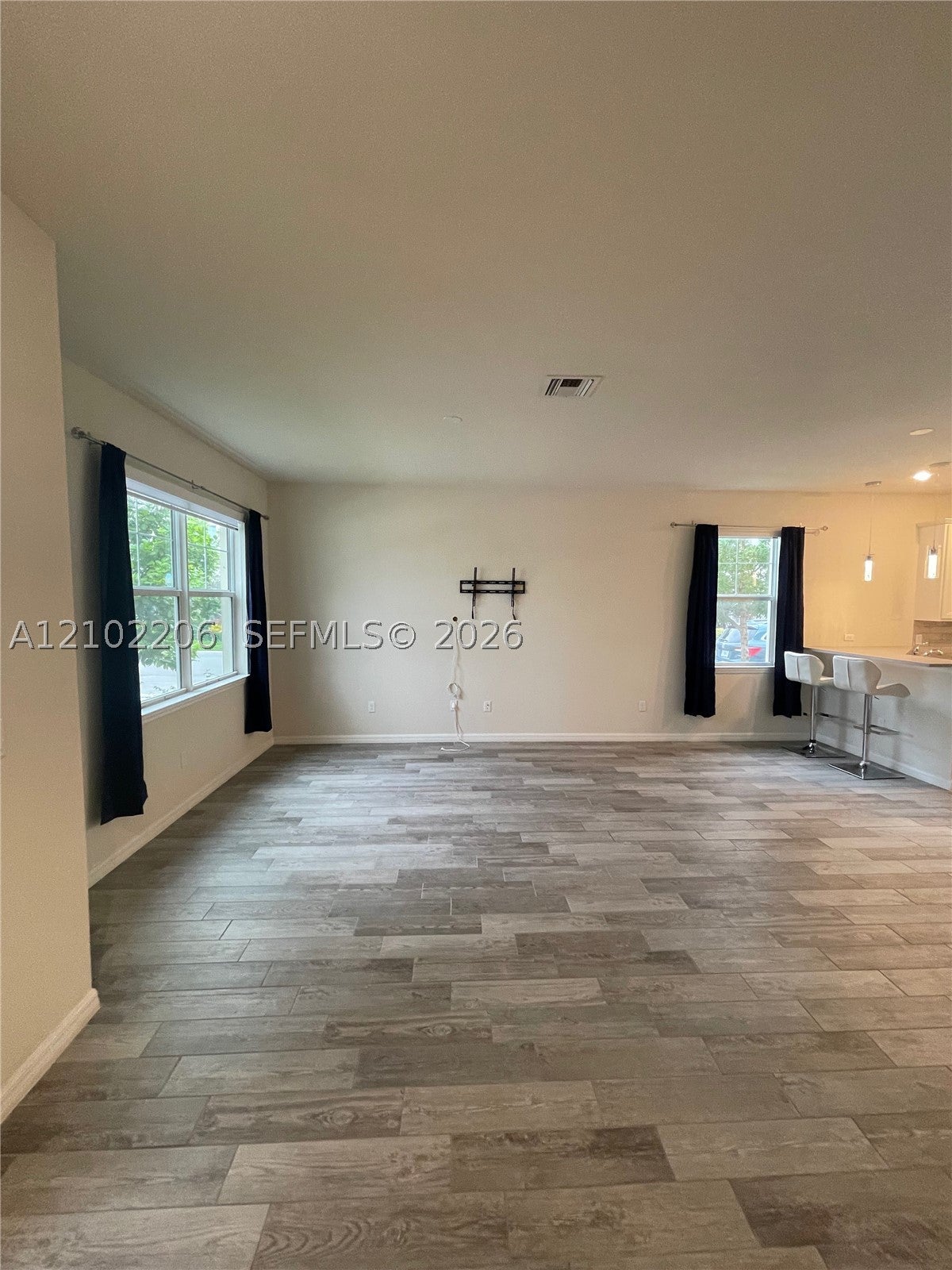 4860 Eucalyptus Dr 1