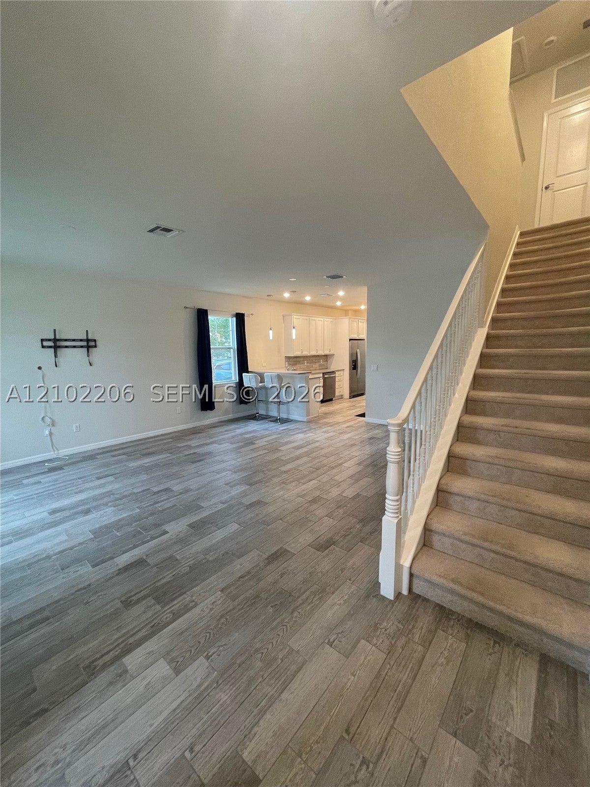 4860 Eucalyptus Dr 1