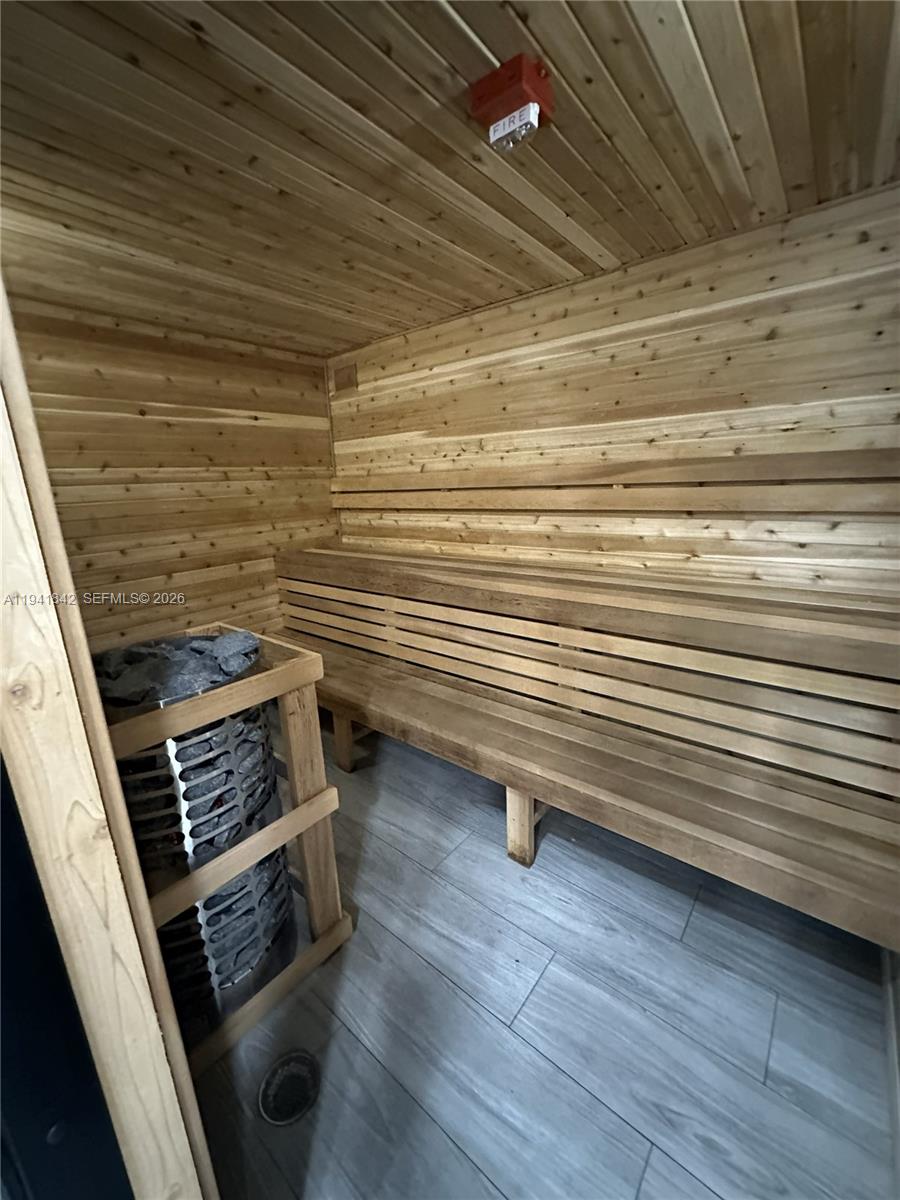 PLAZA OF AMERICAS CONDO P - Residential