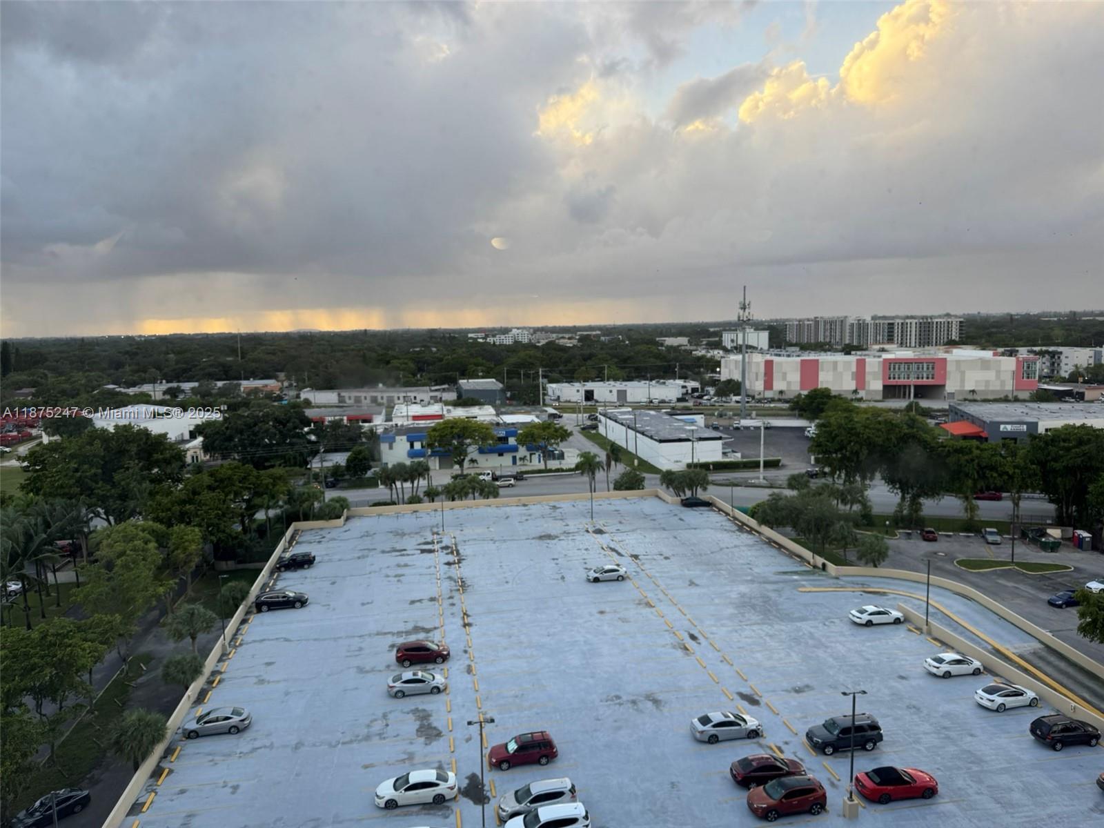 GREENWICH PH I CONDO - Residential