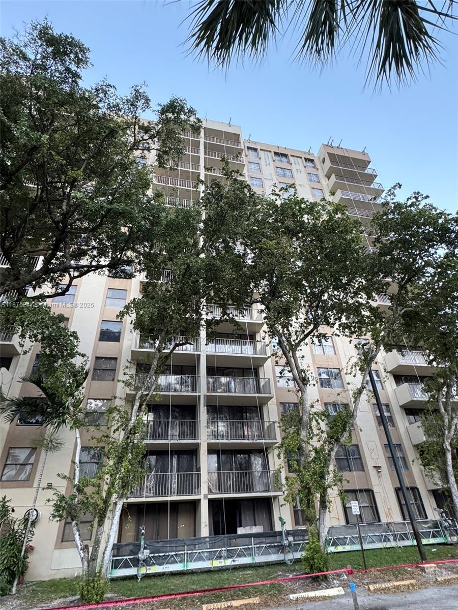 GREENWICH PH I CONDO - Residential